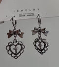 Aretes de lazo con corazón y cruz