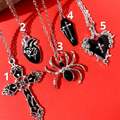 Collares góticos negros