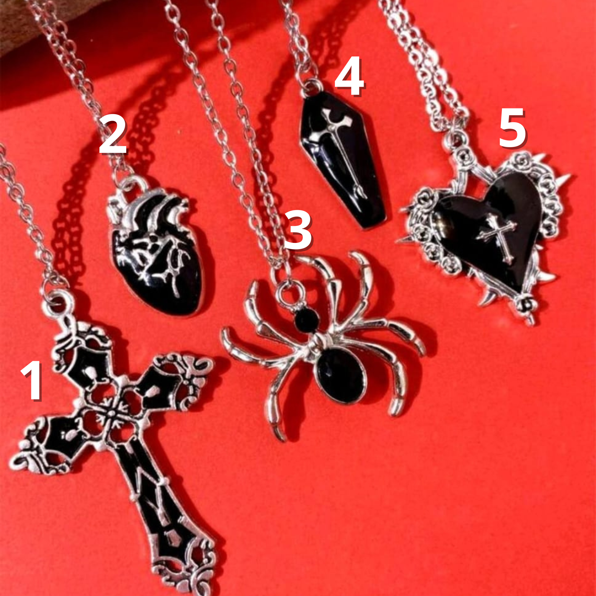 Collares góticos negros
