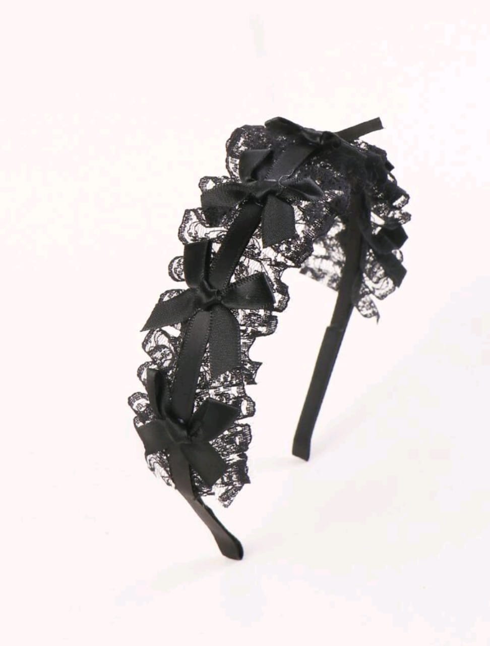 Diadema negra con lazos y encaje