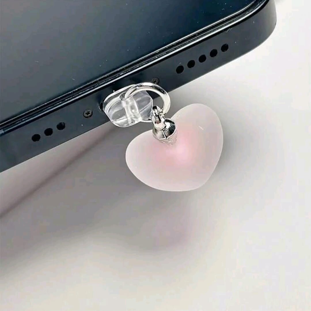 Tapón para teléfono tipo C con forma de corazon rosado