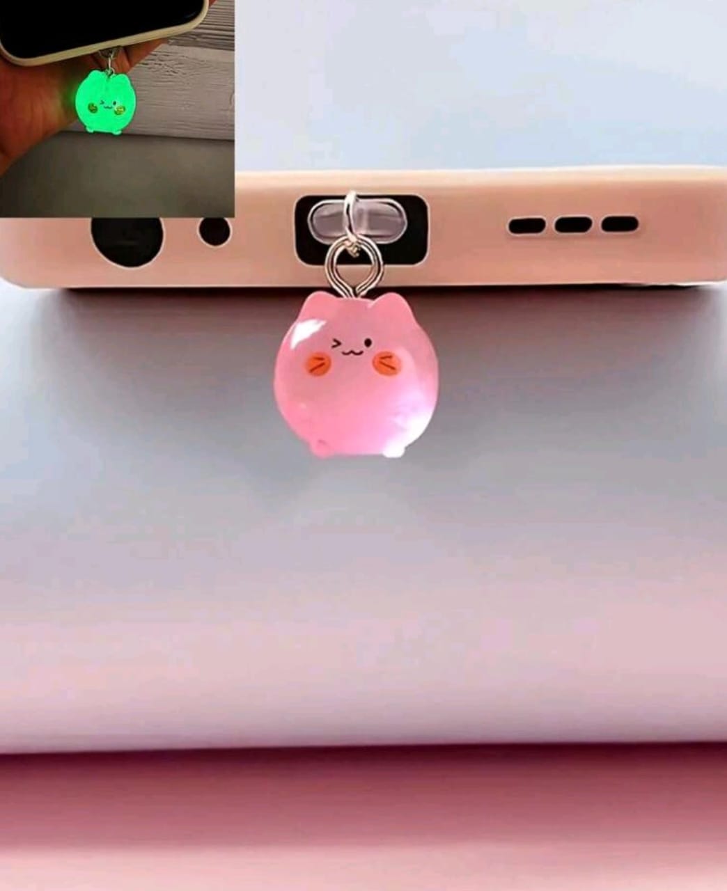 Colgante con enchufe antipolvo de gato gordo rosado