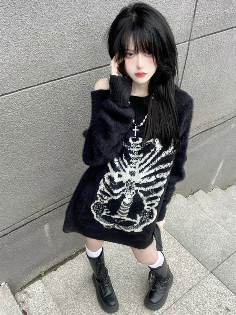 Suéter Gótico con estampado de calavera