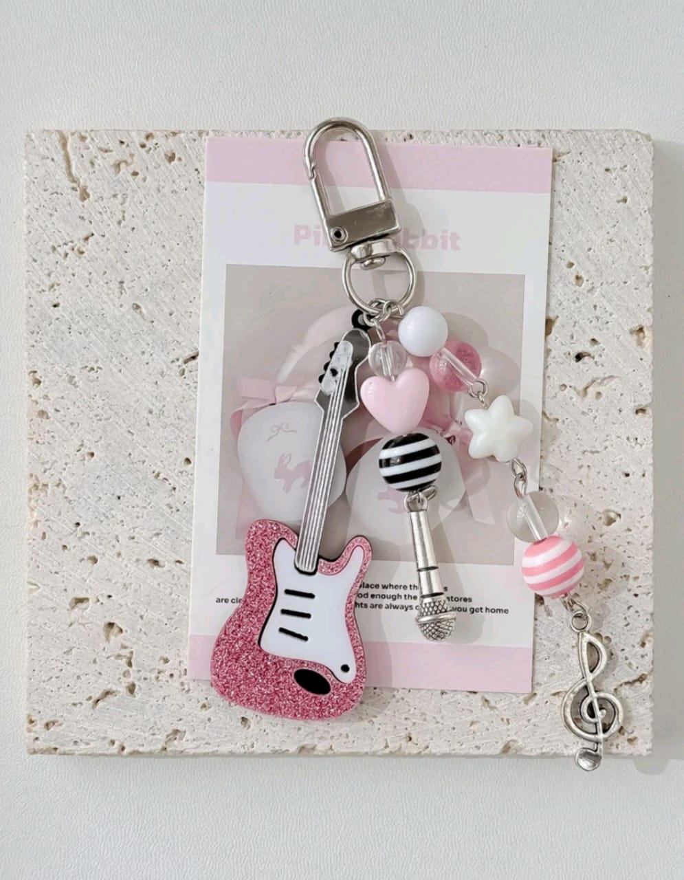 Llavero rosa de guitarra