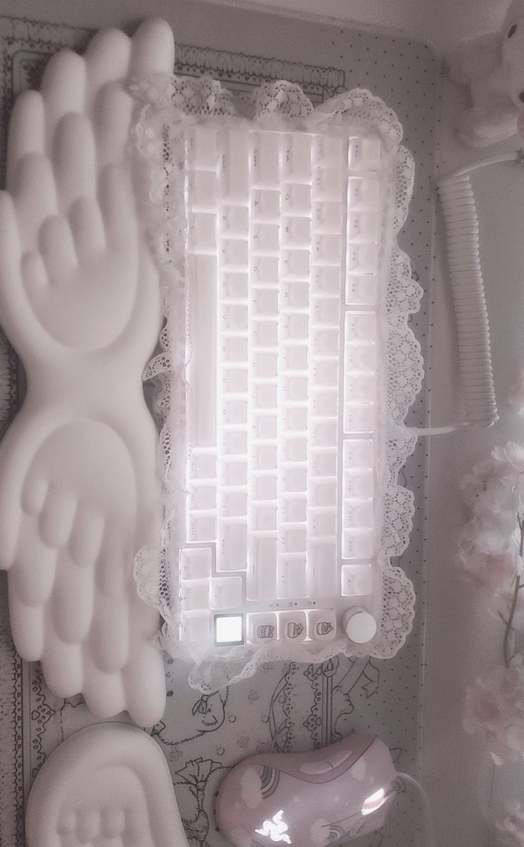 Alfombrilla ergonómica para teclado con alas de ángel