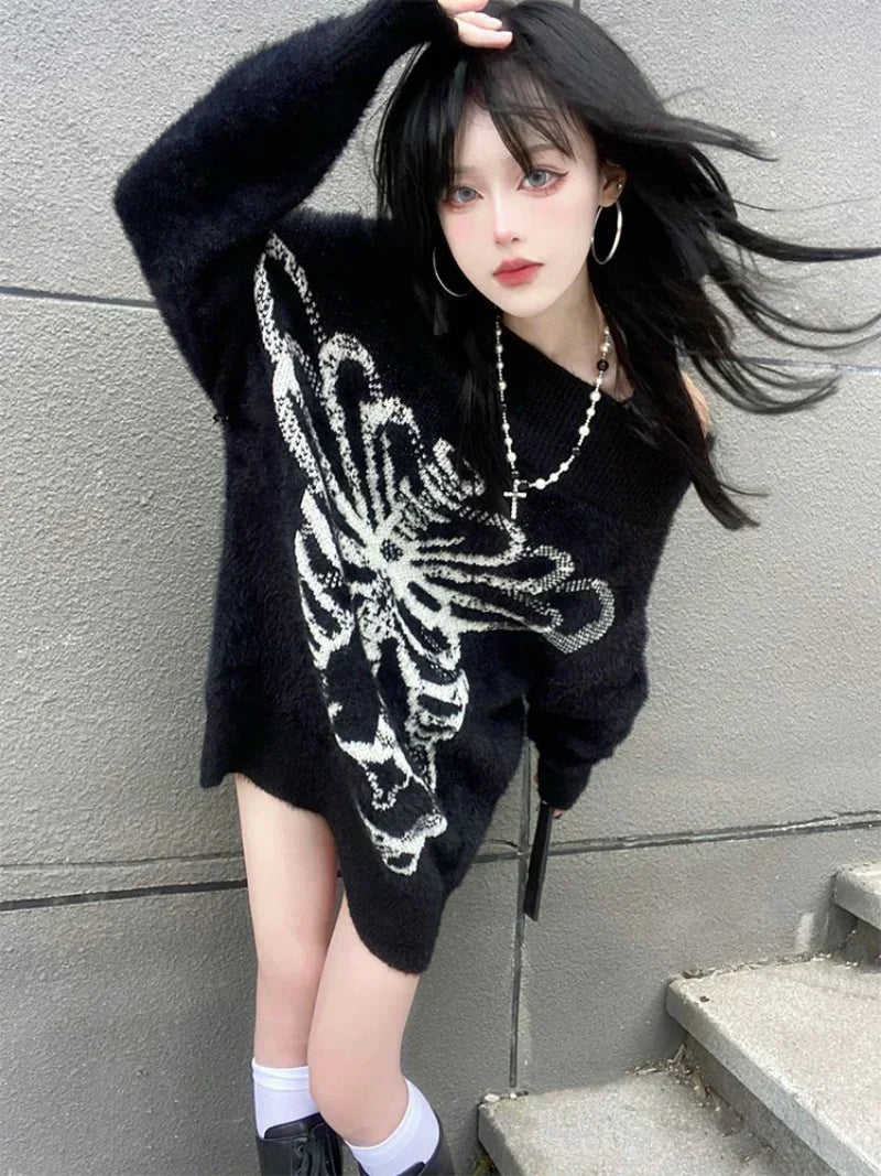 Suéter Gótico con estampado de calavera