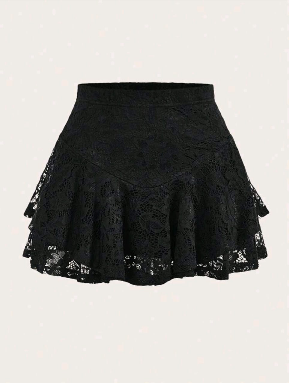 Falda corta negra con encaje y volantes