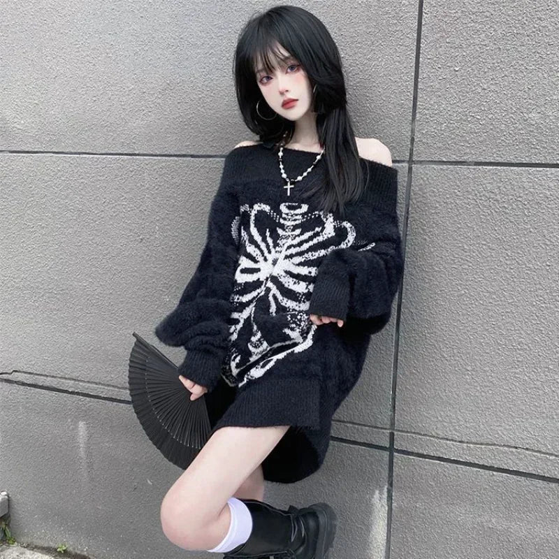 Suéter Gótico con estampado de calavera