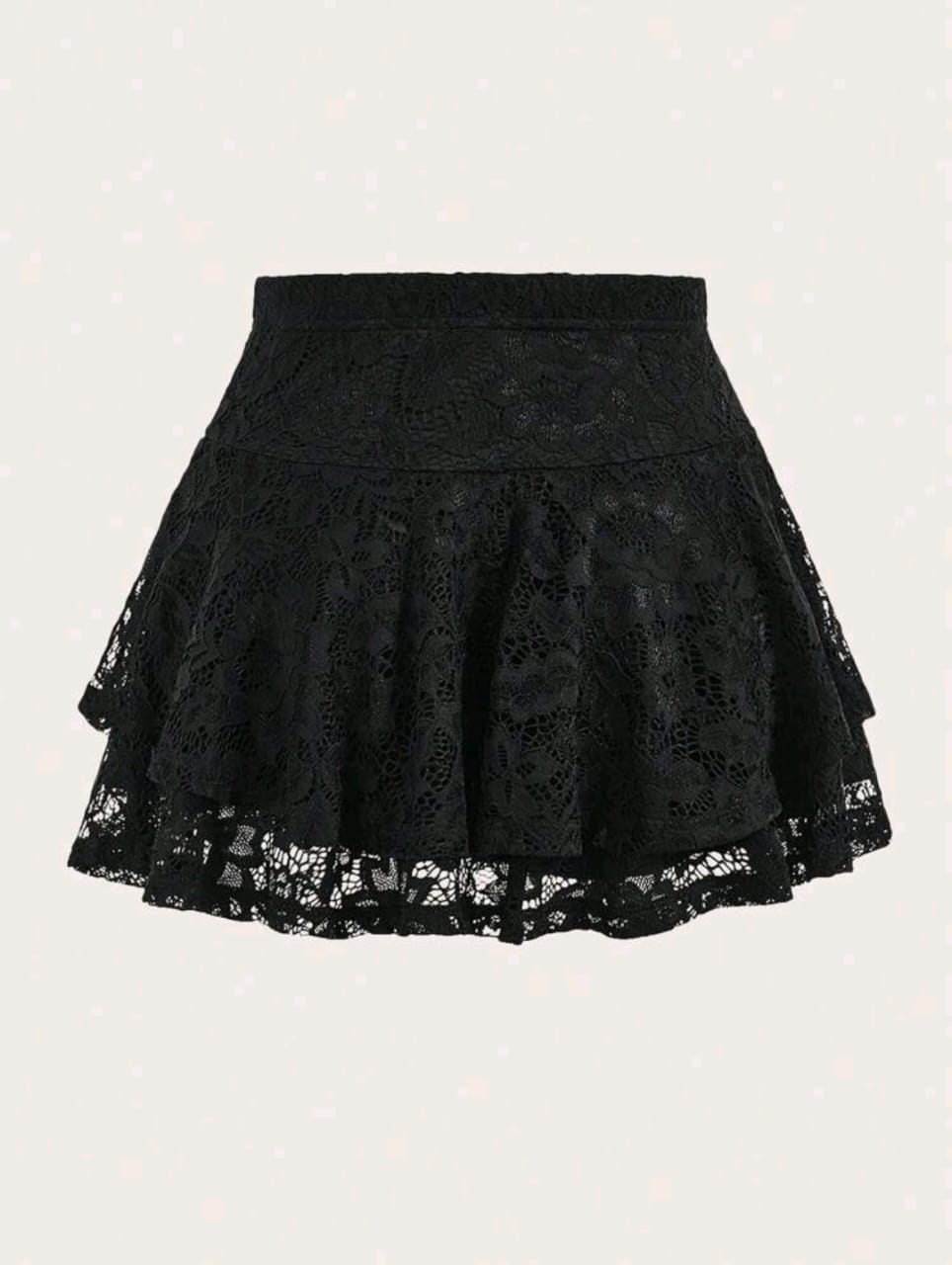 Falda corta negra con encaje y volantes