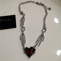 Collar gótico  con cadena y dije de corazón rojo