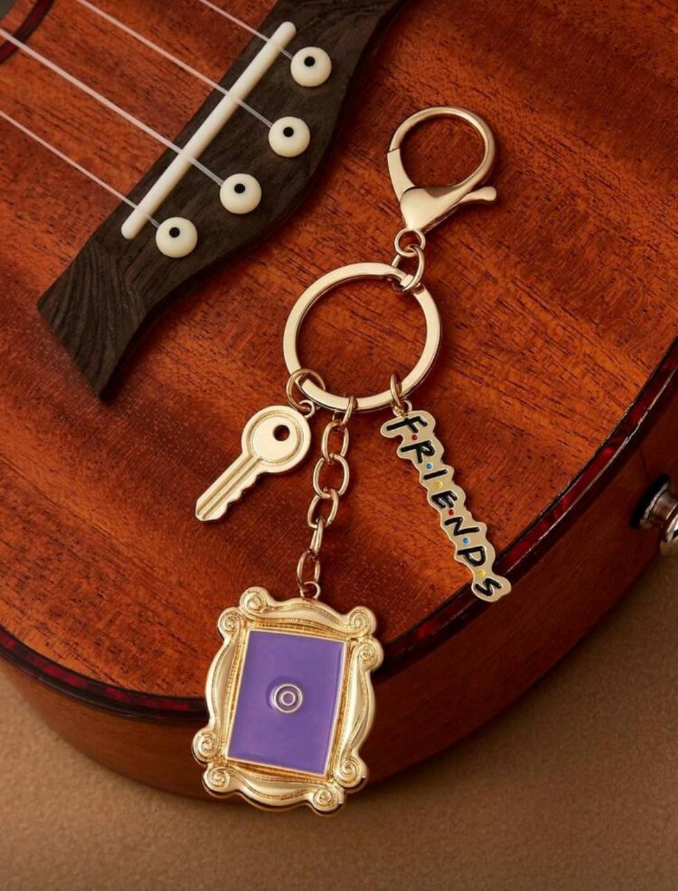 Llavero Friends cuadro morado