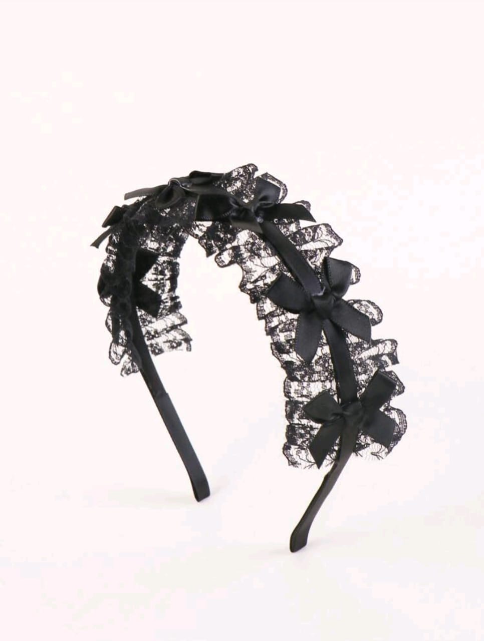 Diadema negra con lazos y encaje