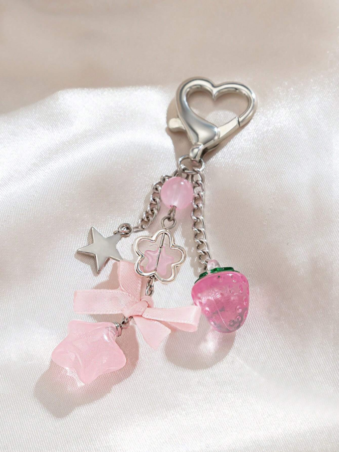 Llavero acrílico con fresas y detalles kawaii