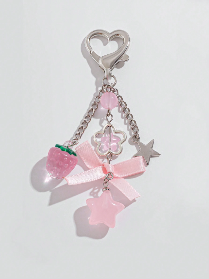 Llavero acrílico con fresas y detalles kawaii