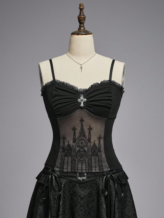 Camisa de tirantes negra con encaje de catedral y forma de cruz