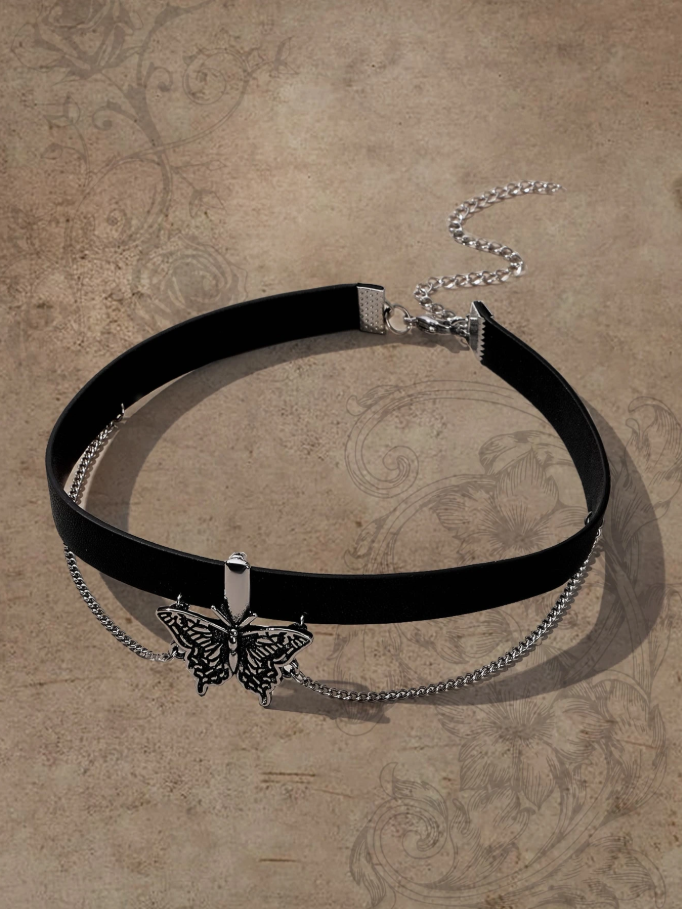 Gargantilla negra con dije de mariposa