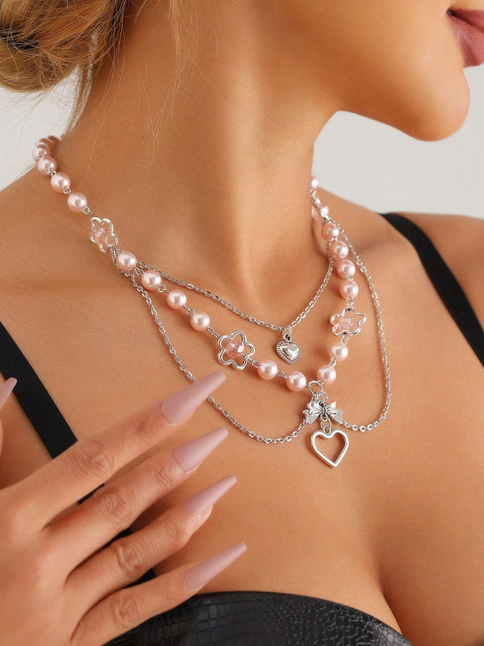 Collar multicapas con dijes de corazón y flor