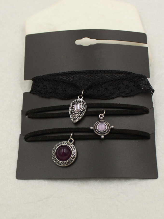 Set de collares tipo gargantilla con dijes plateados