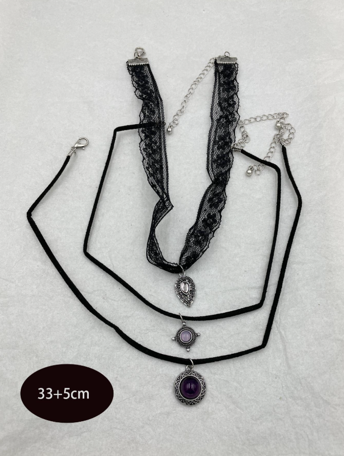 Set de collares tipo gargantilla con dijes plateados