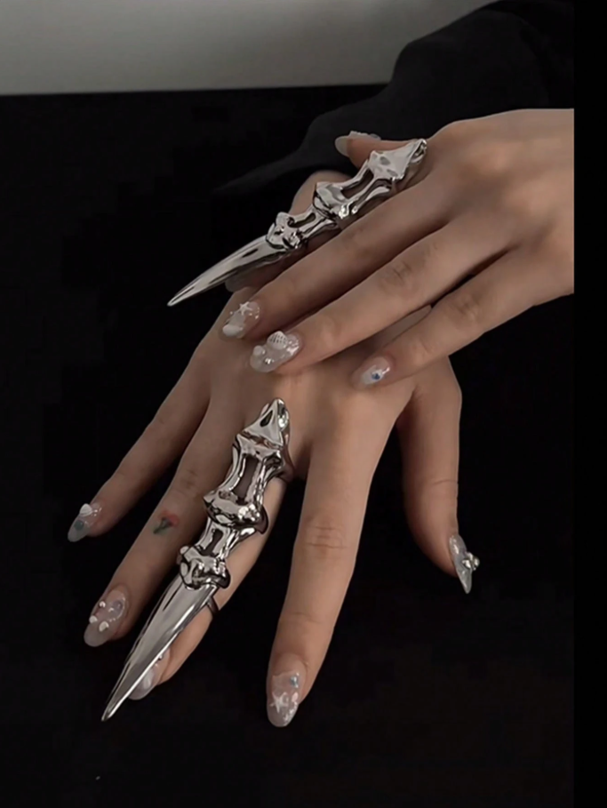 Anillo metal seccionado con garra