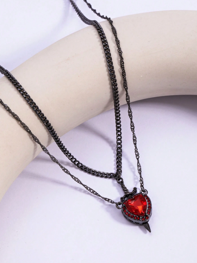 Collar doble negro con colgante de corazón y espada