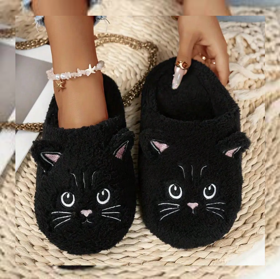 Pantuflas de gato negro