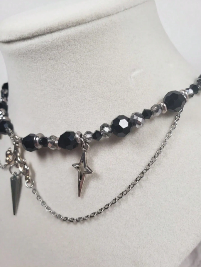Colgante perlas negras y estrellas