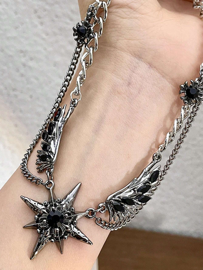 Collar con diseños de plumas negras Y2K