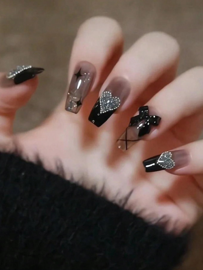 Set de 24 Uñas Postizas Y2K Largas Negro con Decoraciones 3D