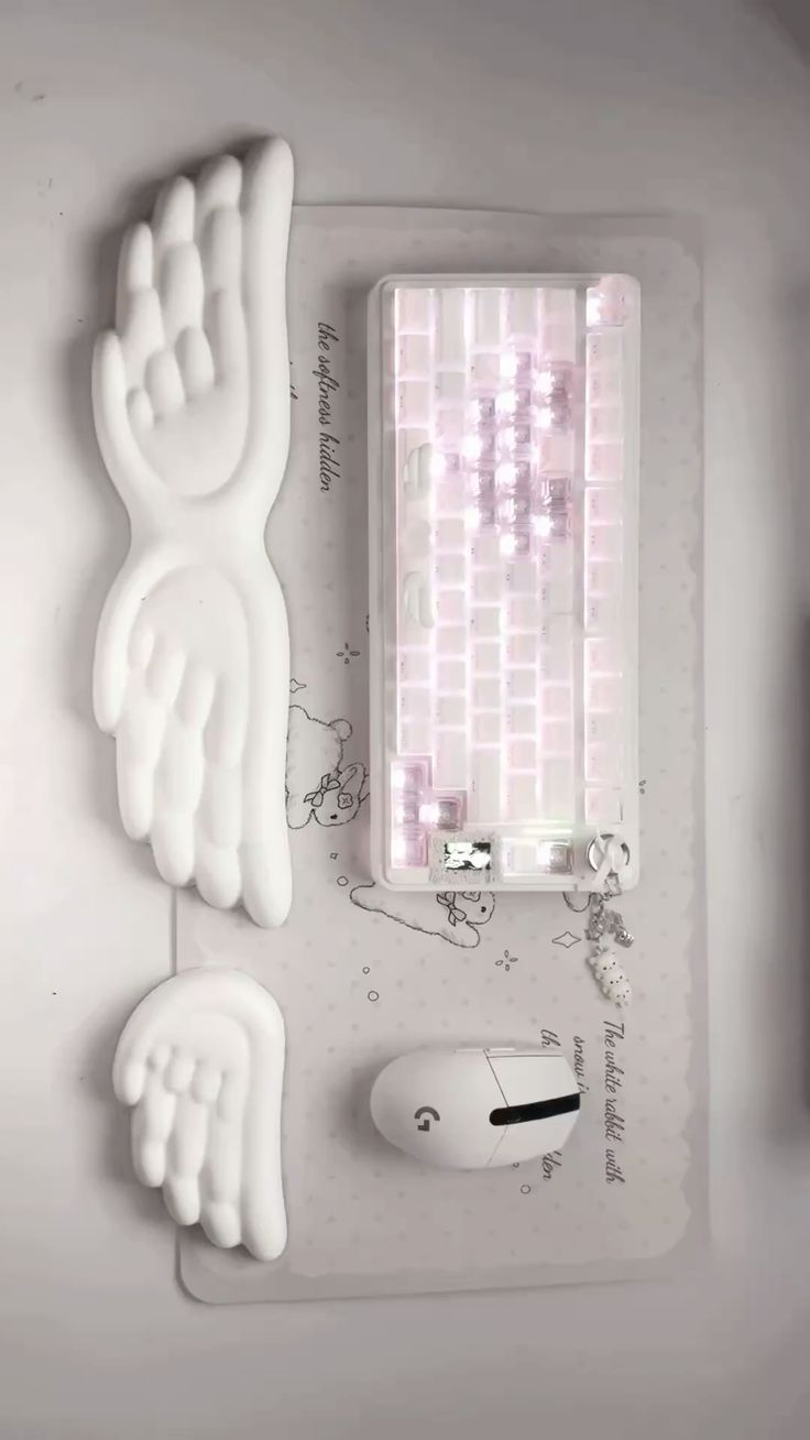 Alfombrilla ergonómica para teclado con alas de ángel
