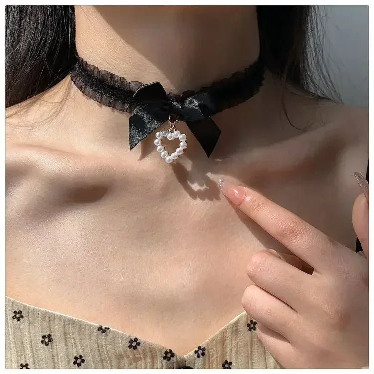 Gargantilla negra Lolita de Encaje con Corazón y Lazo – Estilo Vintage