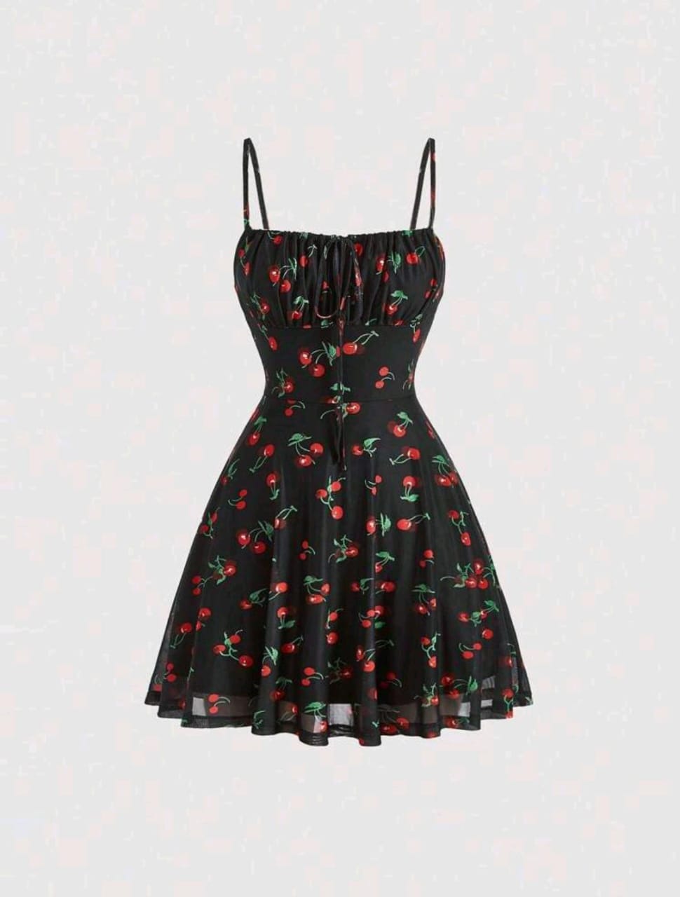 Vestido negro con cerezas rojas