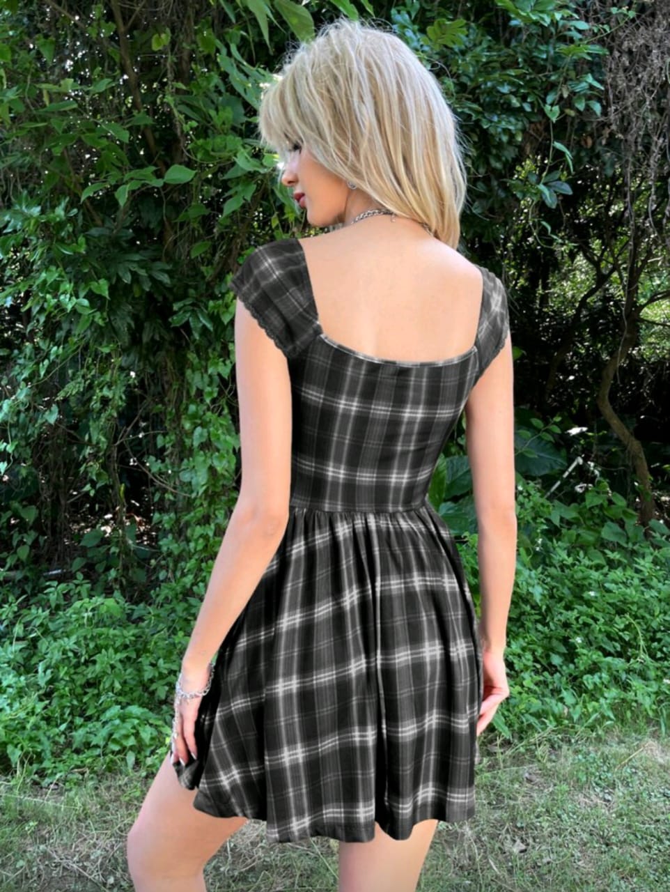 Vestido grunge con estampado a cuadros con nudo delantero